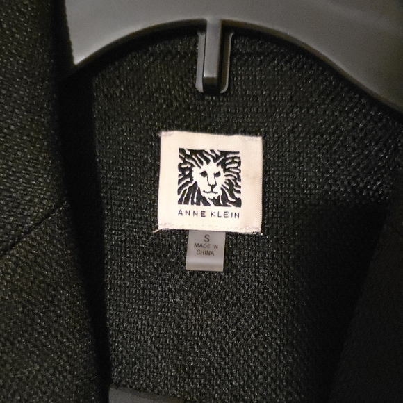 Anne Klein Black Blazer with Gold Button abd Stylish Sleeves - Picture 4 of 9